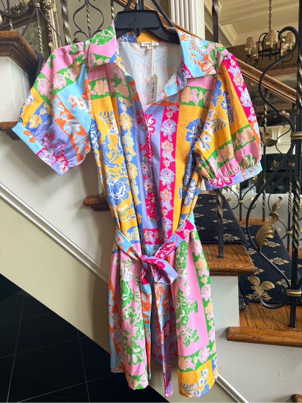Jodifl NWT Tropical Floral Tie Shirt Dress. Multicolor. Size S . Button front.